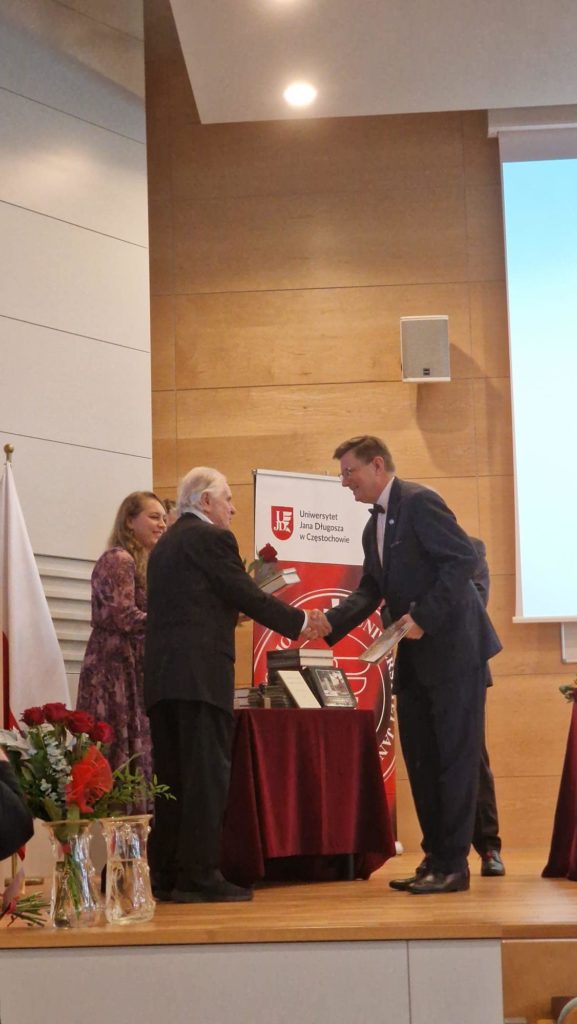 statuetki honorowe Doktora Władysława Biegańskiego